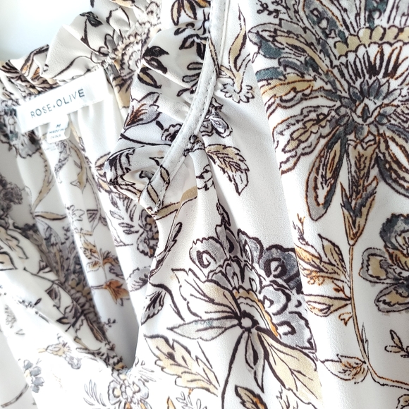 Rose + Olive Women's Blouse Long Sleeve Floral Cream Lightweight Size Medium - Picture 11 of 14